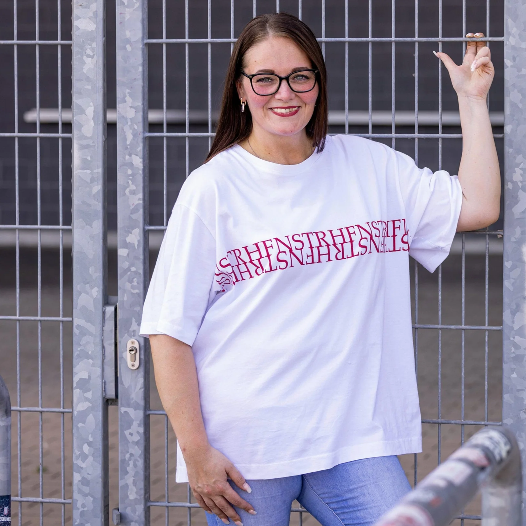 T-Shirt Frauen "HFNSTR" Oversize weiss - Image 3
